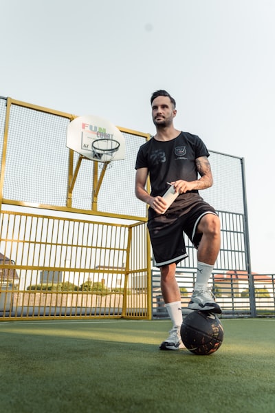 مدافعليفربولحائطالصدالمنيعفيأنفيلد