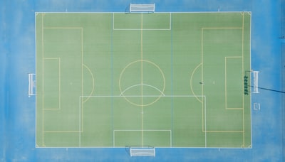 برشلونةوالإنترقصةمنافسةتاريخيةفيعالمكرةالقدم